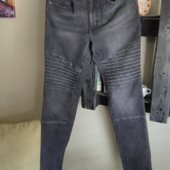 ⭐SOLD⭐Black skinny jeans - Picture 9 of 16